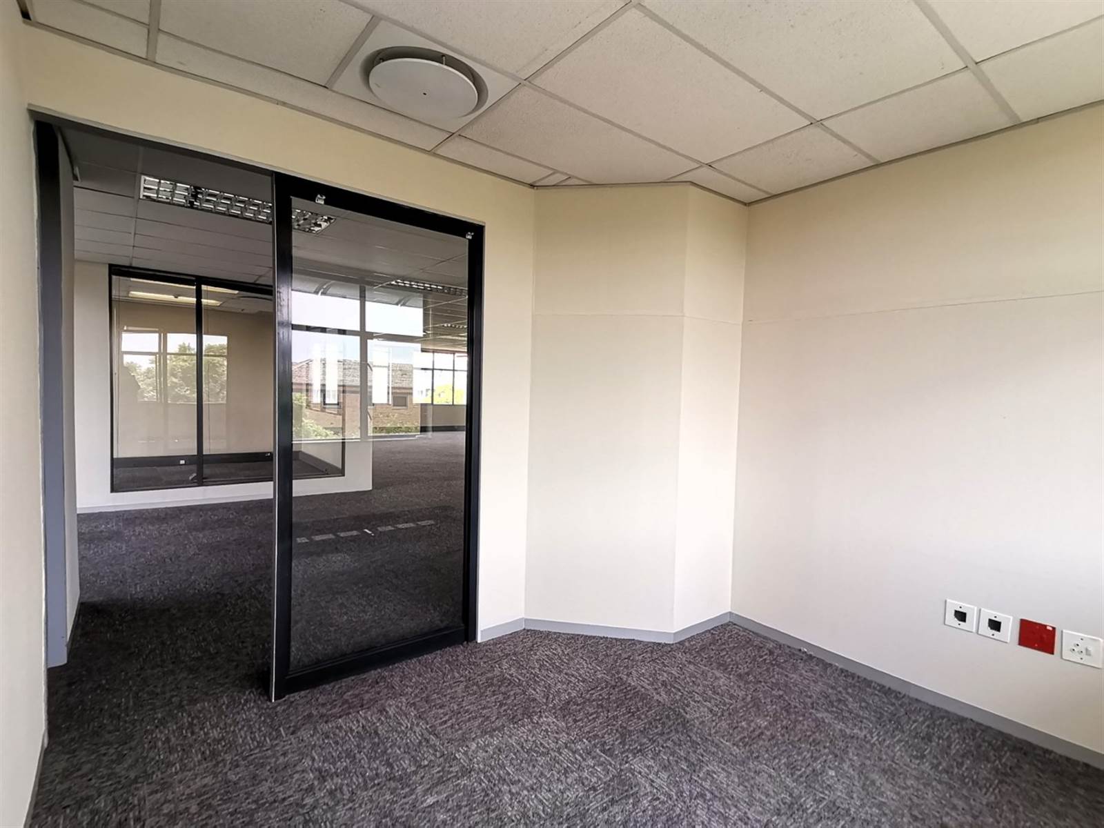 856  m² Office Space in Illovo photo number 30
