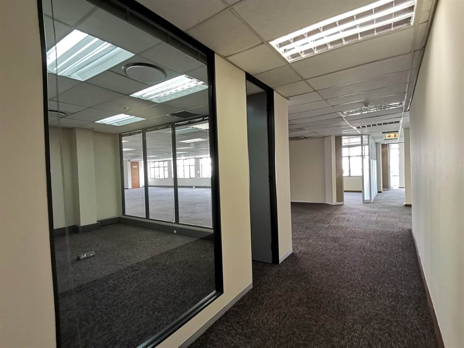 856  m² Office Space in Illovo photo number 25