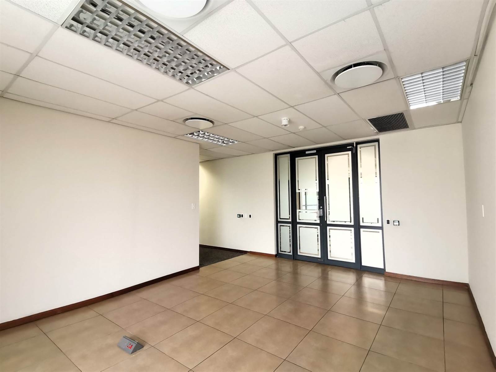 856  m² Office Space in Illovo photo number 24