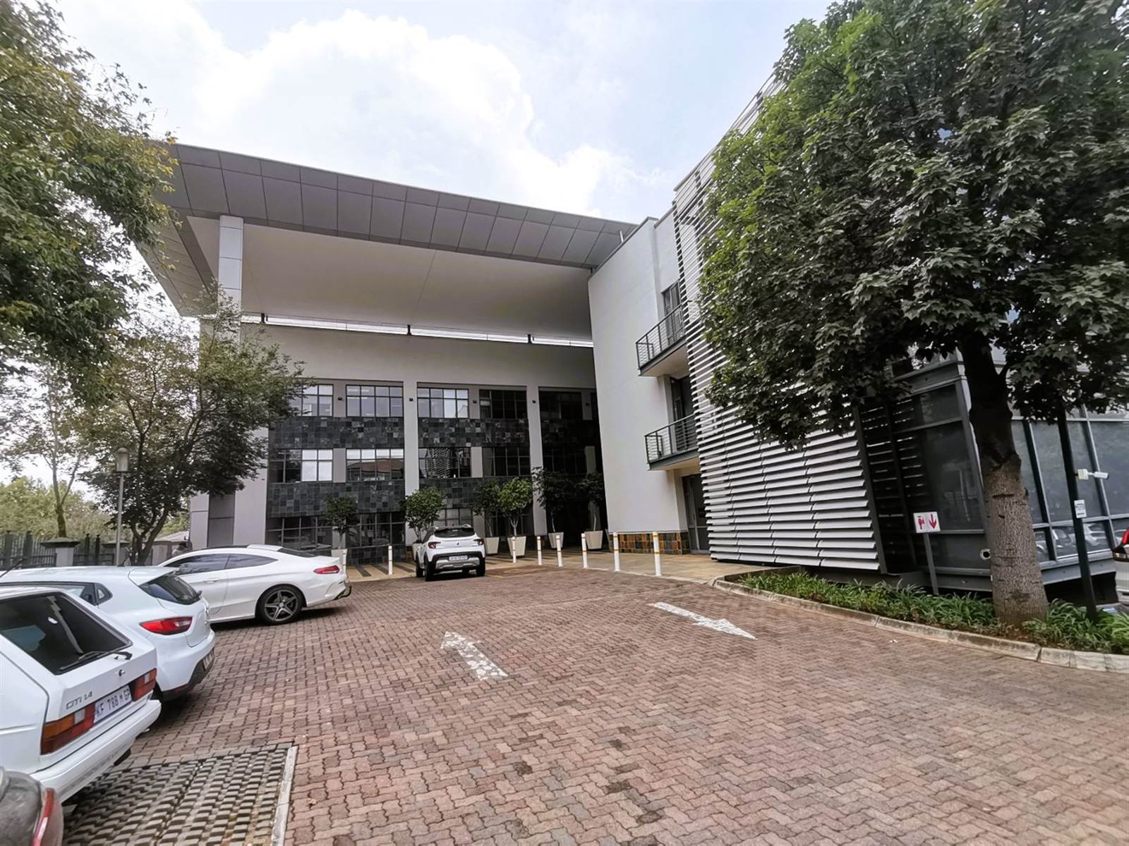 856  m² Office Space in Illovo photo number 20