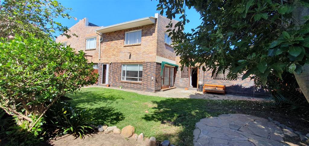 3 Bed Townhouse in Rosebank photo number 1