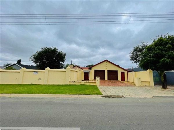 4 Bedroom House 4 Bedroom House