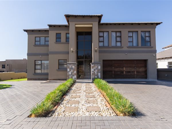5 Bedroom House 5 Bedroom House
