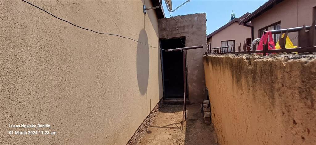 2 Bed House in Soshanguve photo number 15
