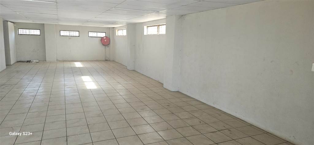 120  m² Commercial space in Meyerton Park photo number 4
