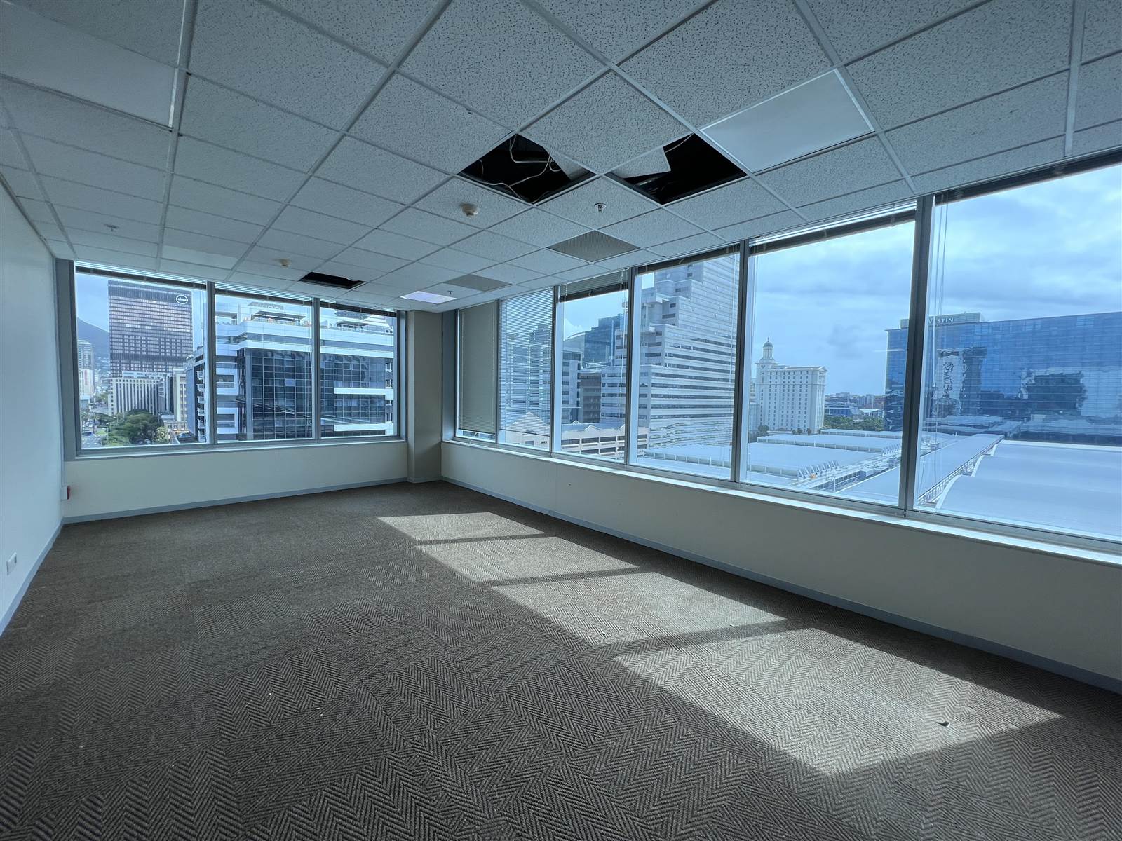 1718  m² Commercial space in Cape Town City Centre photo number 12