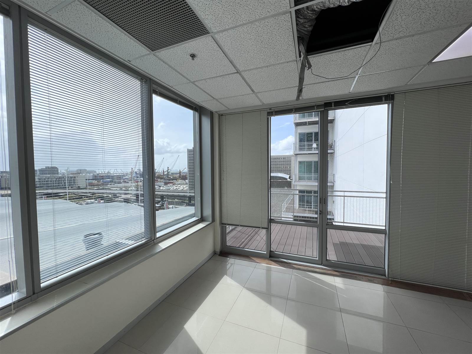 1718  m² Commercial space in Cape Town City Centre photo number 8
