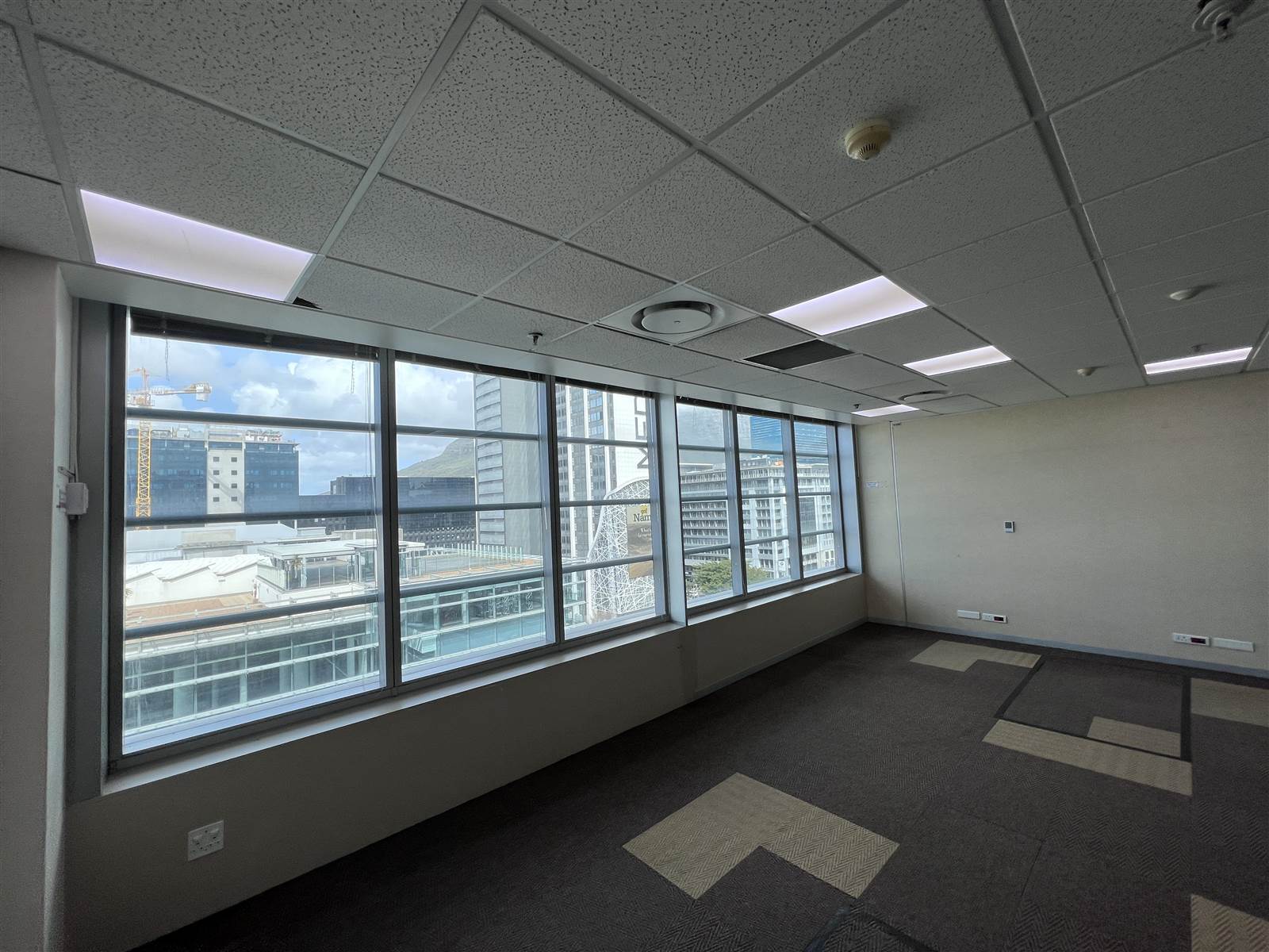 1718  m² Commercial space in Cape Town City Centre photo number 3
