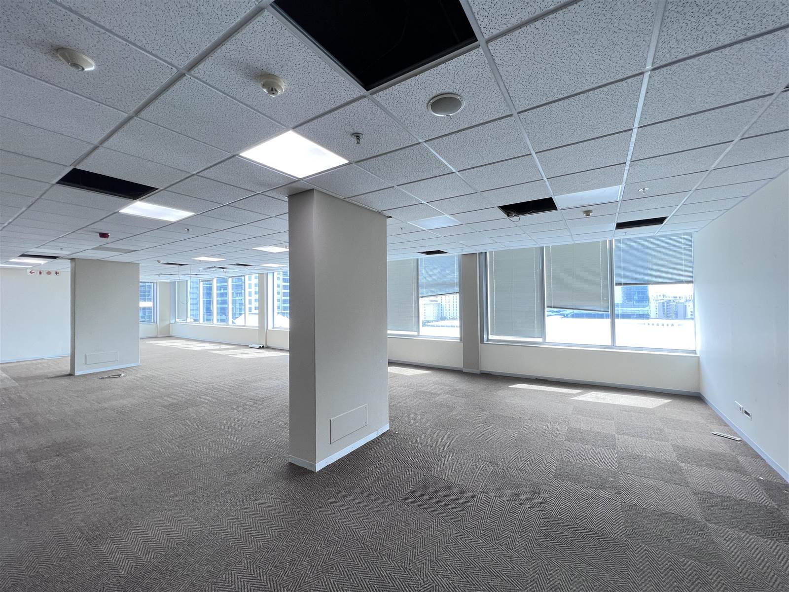 1718  m² Commercial space in Cape Town City Centre photo number 4