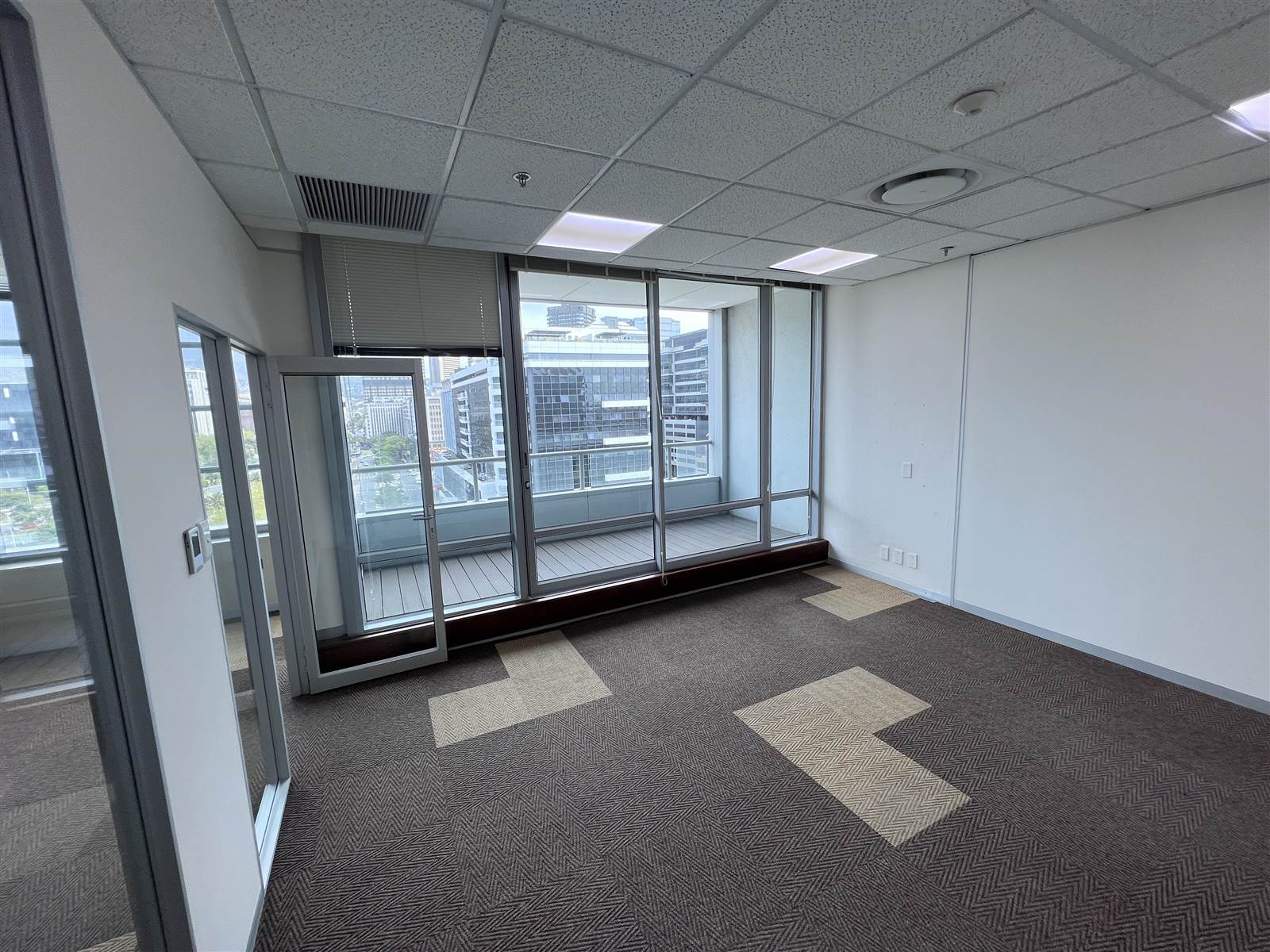 1718  m² Commercial space in Cape Town City Centre photo number 21