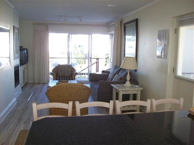 2 Bed Apartment in Knysna Quays photo number 3