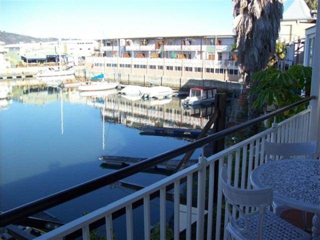 2 Bed Apartment in Knysna Quays photo number 11