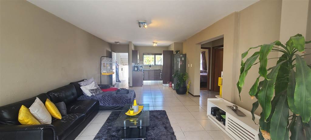 2 Bed Townhouse in Germiston Central photo number 2