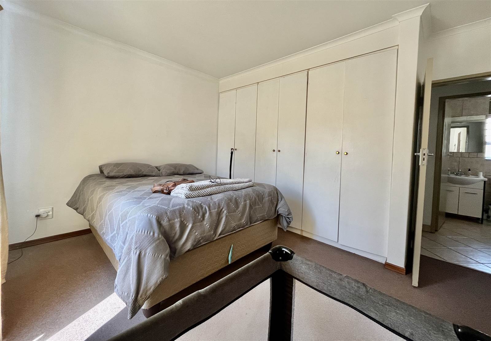 2 Bed Apartment in Leeuwenhof Estate photo number 8