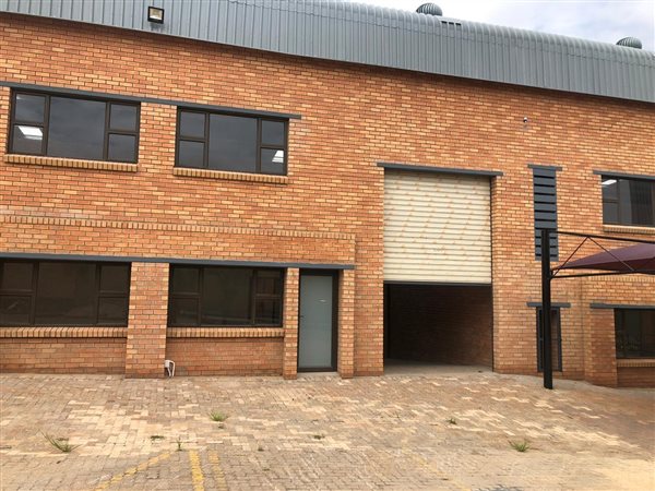692 m² Industrial space 692 m² Industrial space
