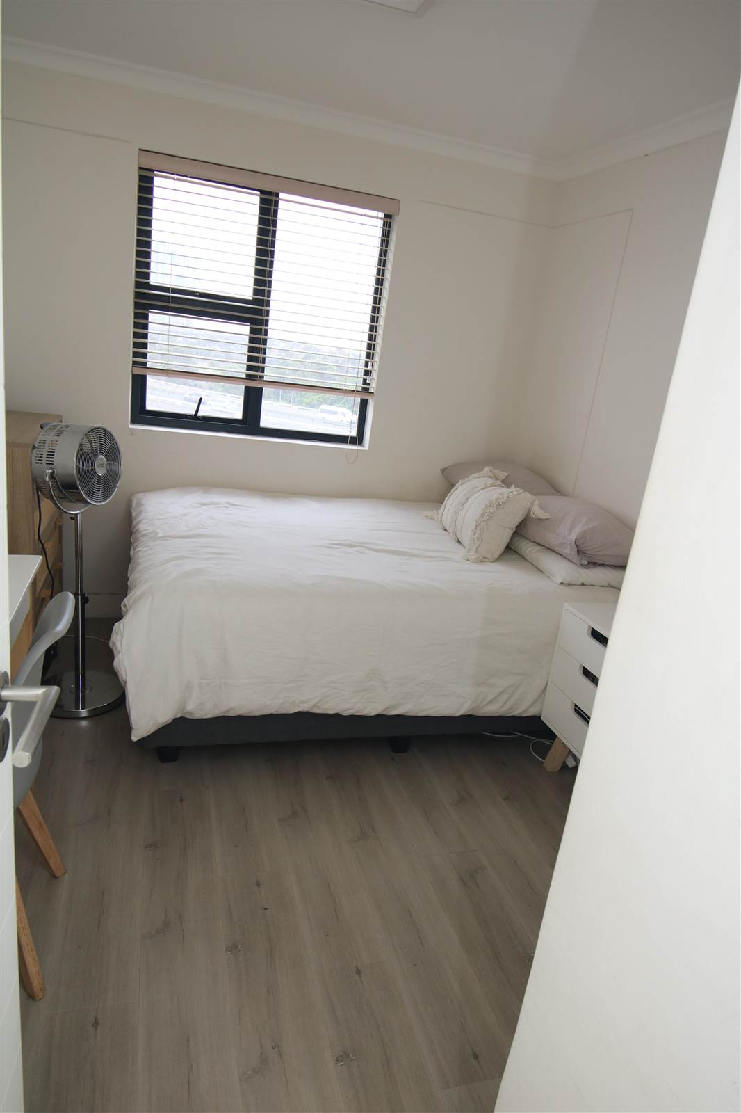 2 Bed Apartment in Zonnebloem photo number 5