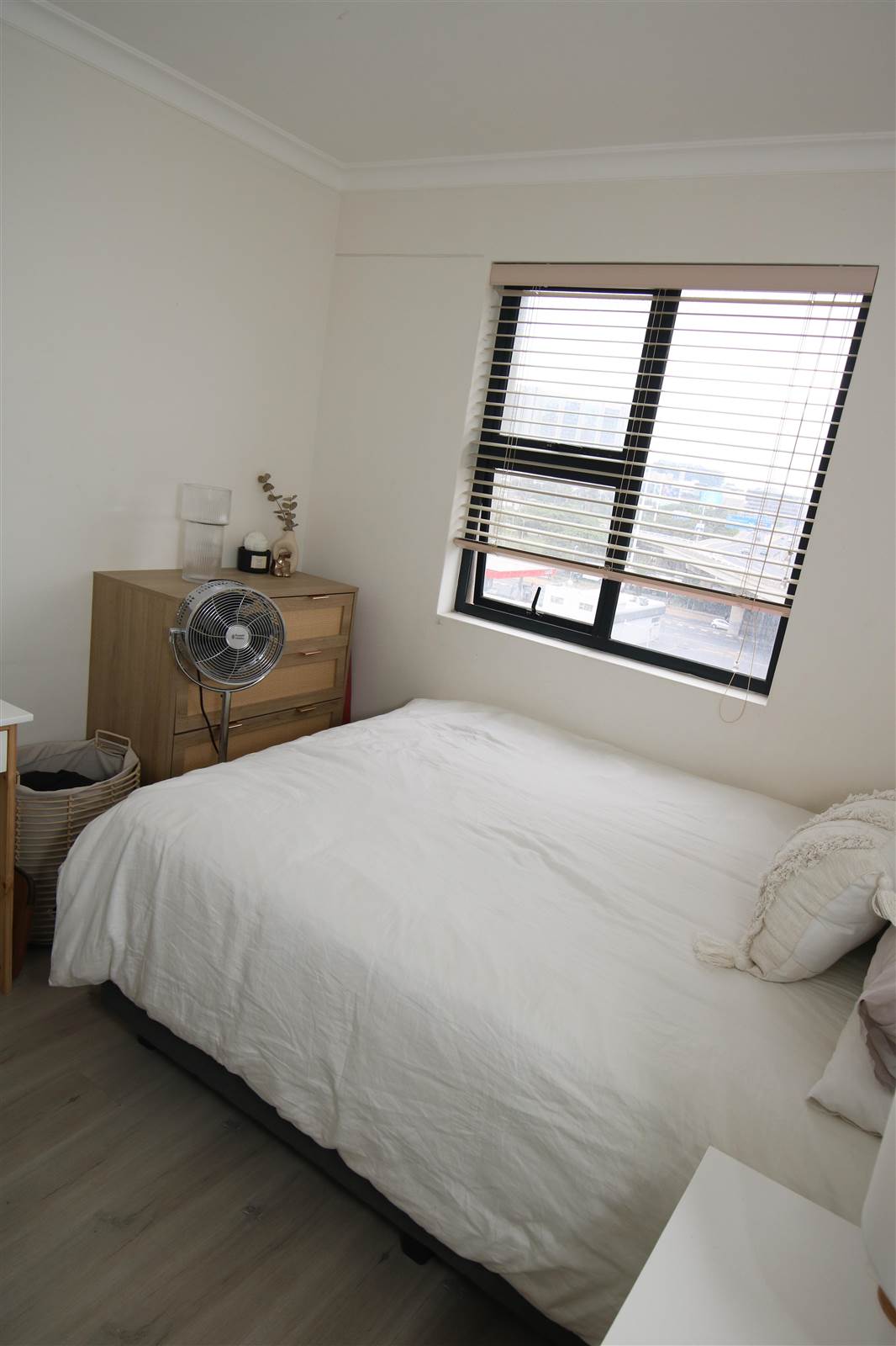 2 Bed Apartment in Zonnebloem photo number 6