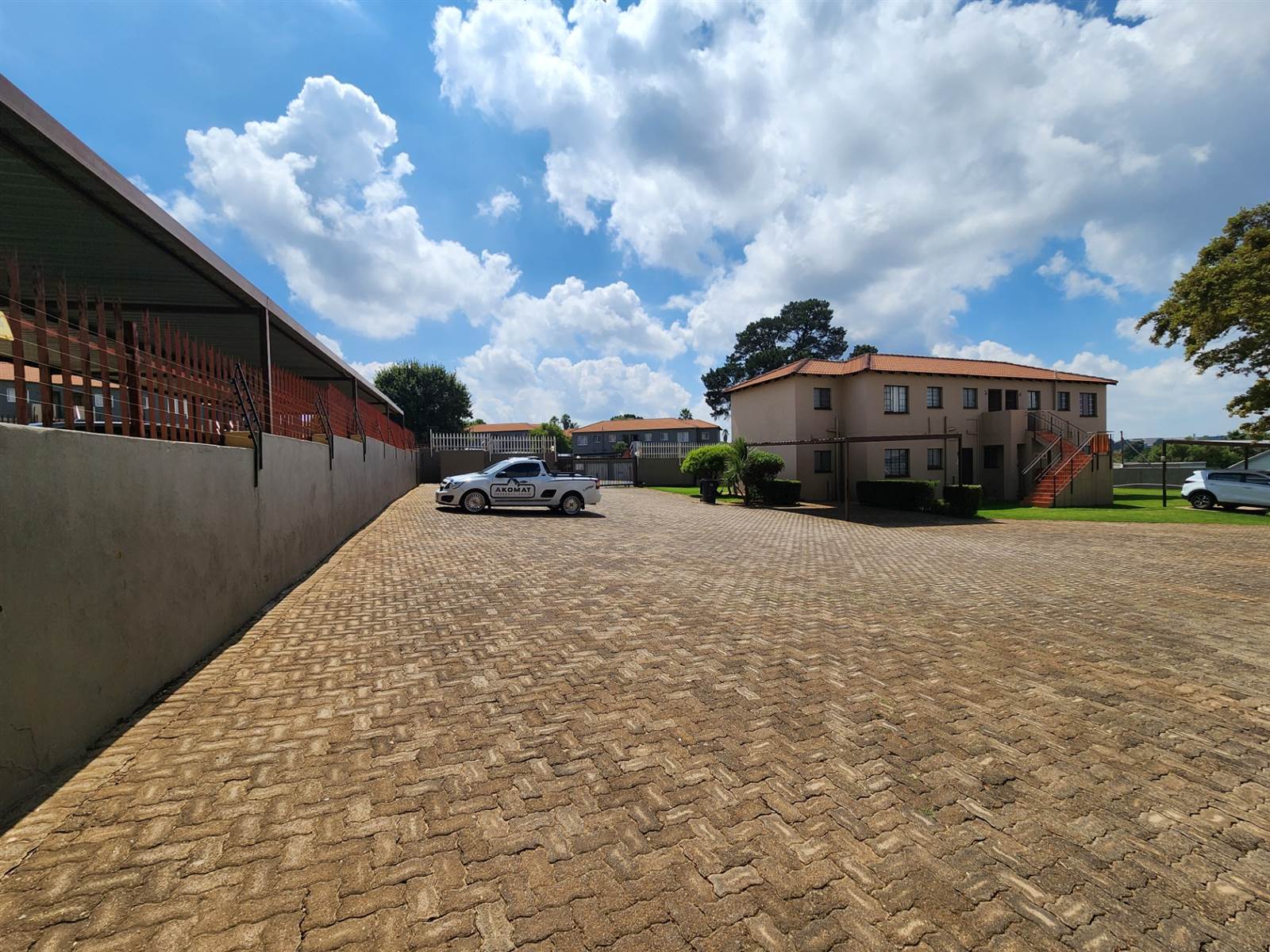 3 Bed Apartment in Grobler Park photo number 5