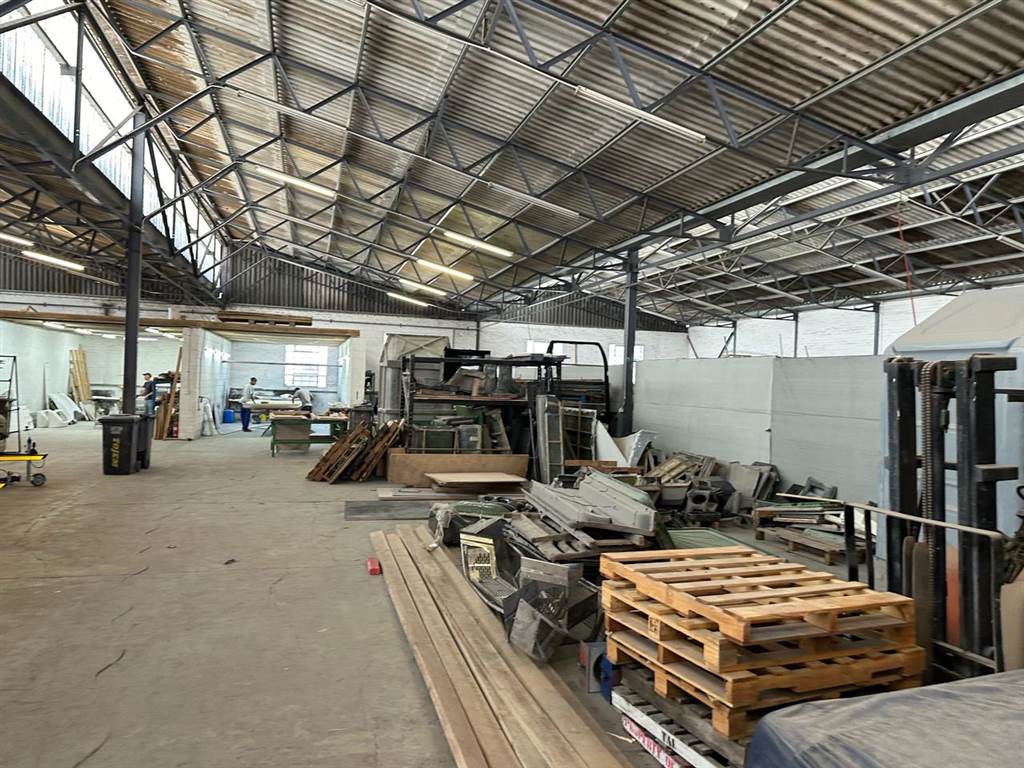 1145  m² Industrial space in Triangle Farm photo number 4