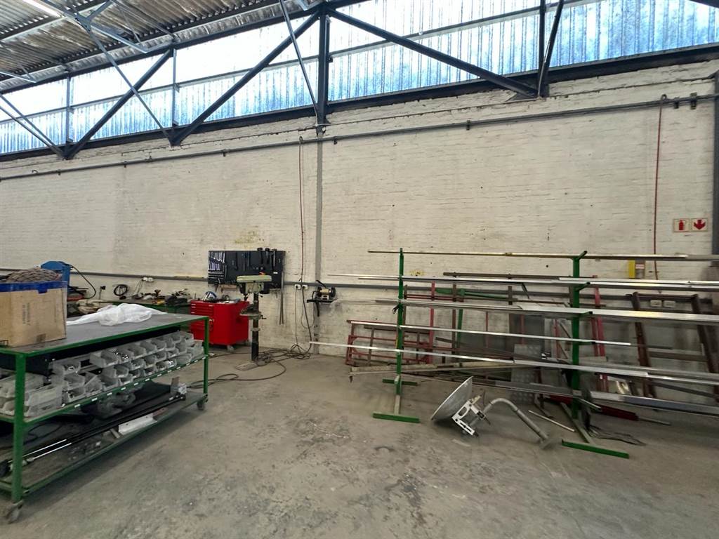 1145  m² Industrial space in Triangle Farm photo number 11
