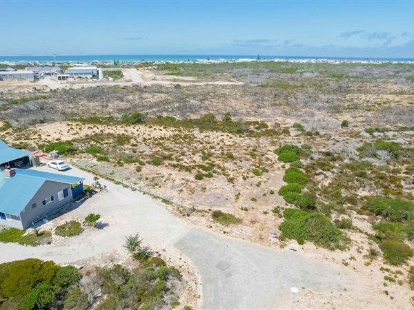 987 m² Land available in Struisbaai