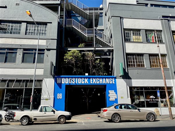 95  m² Commercial space in Woodstock