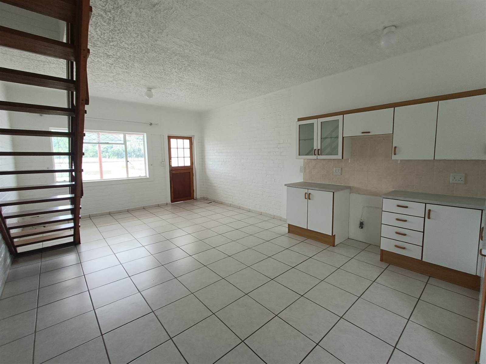 2 Bed Townhouse in Bonza Bay photo number 3