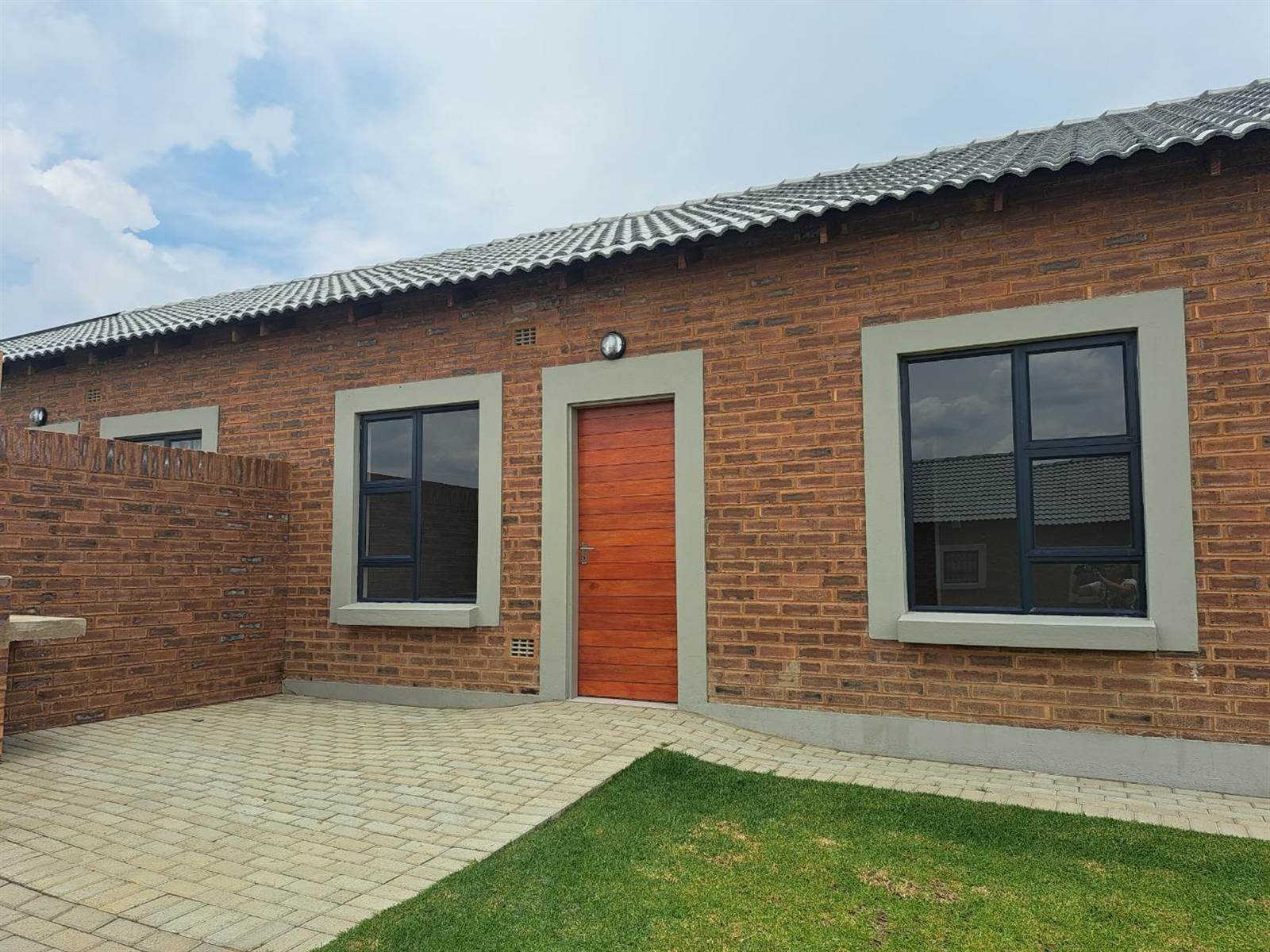 2 Bed House in Trichardt photo number 5