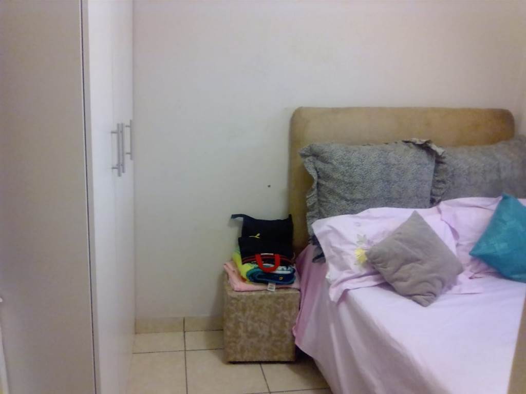 2 Bed Flat in Madadeni photo number 13