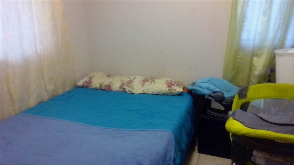 2 Bed Flat in Madadeni photo number 4
