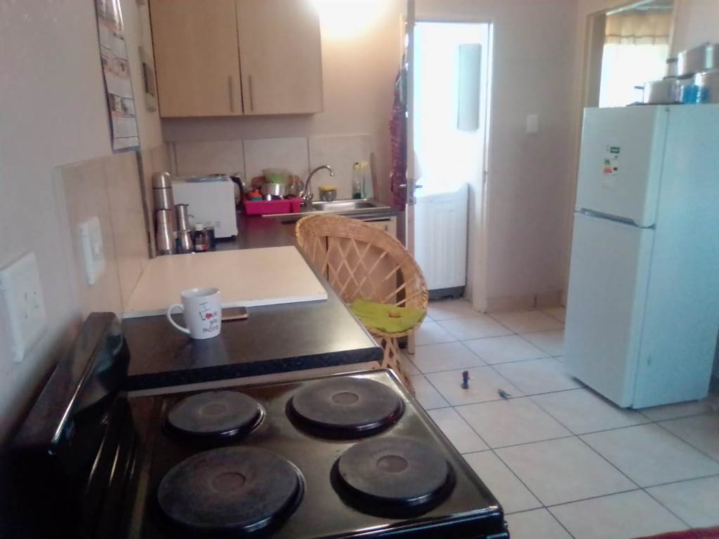2 Bed Flat in Madadeni photo number 5
