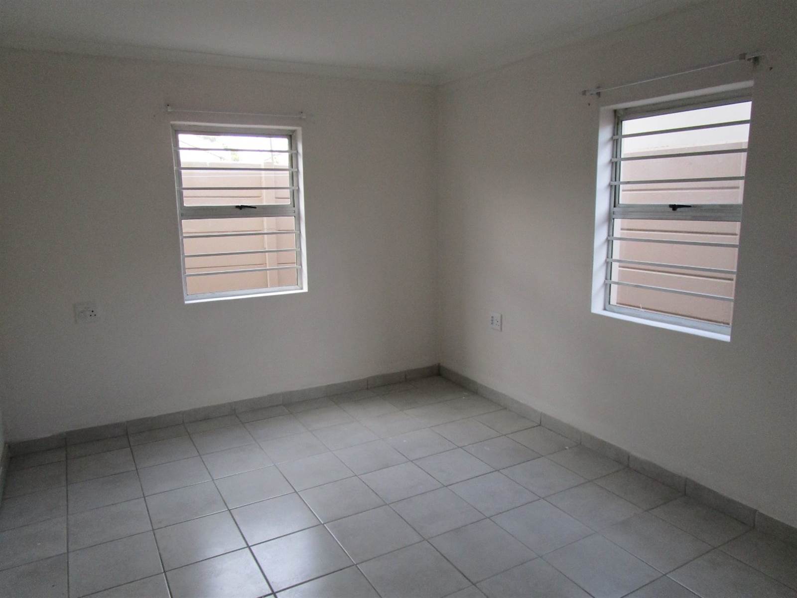 2 Bed Apartment in Belhar photo number 9