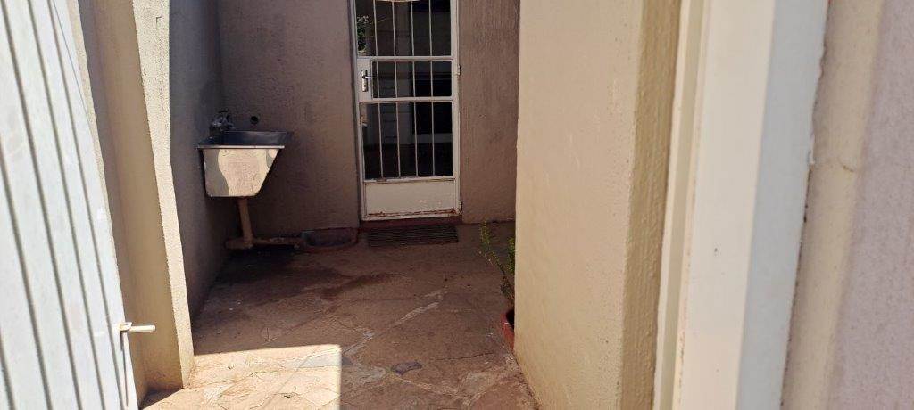 3 Bed Townhouse in Corlett Gardens photo number 14
