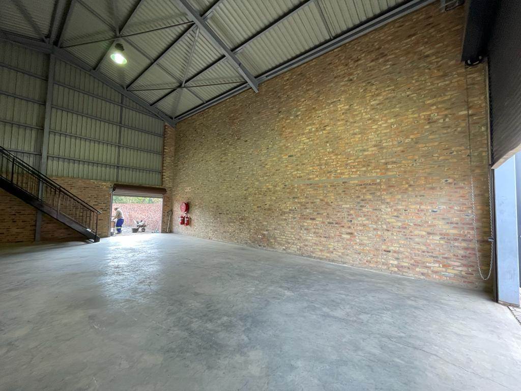 188  m² Industrial space in Laser Park photo number 2