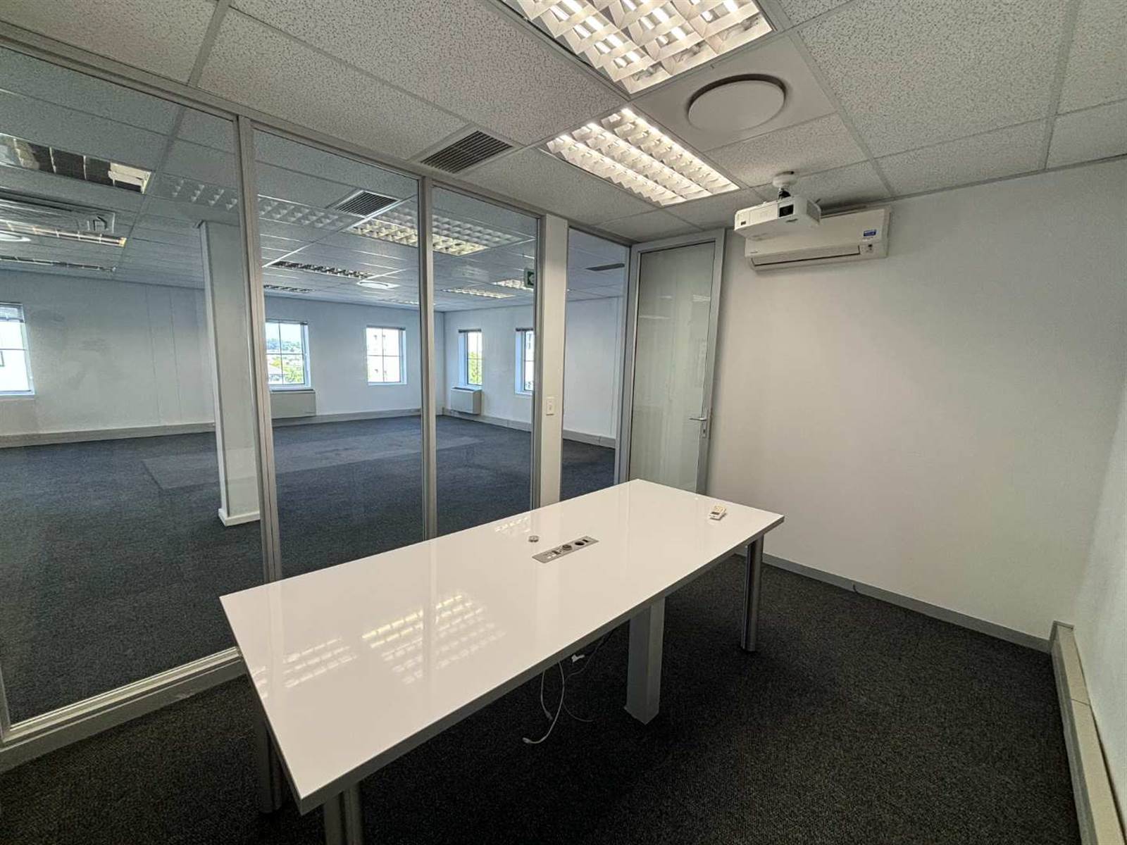 132  m² Office Space in Techno Park photo number 10