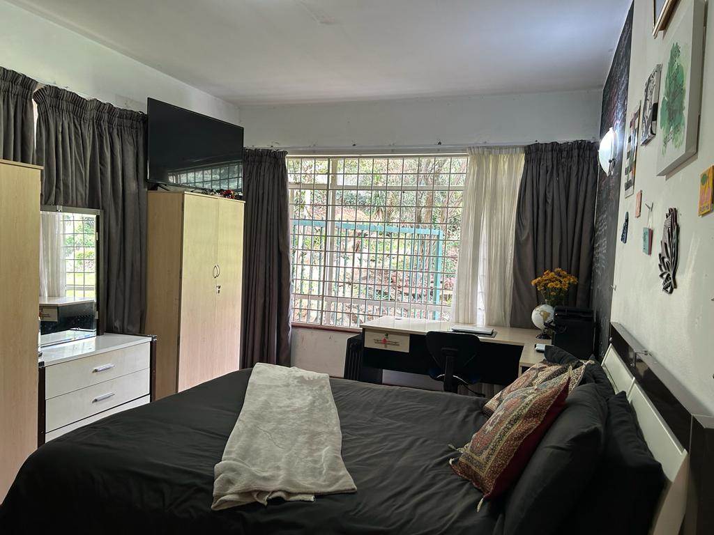 2 Bed Apartment in Parktown photo number 27