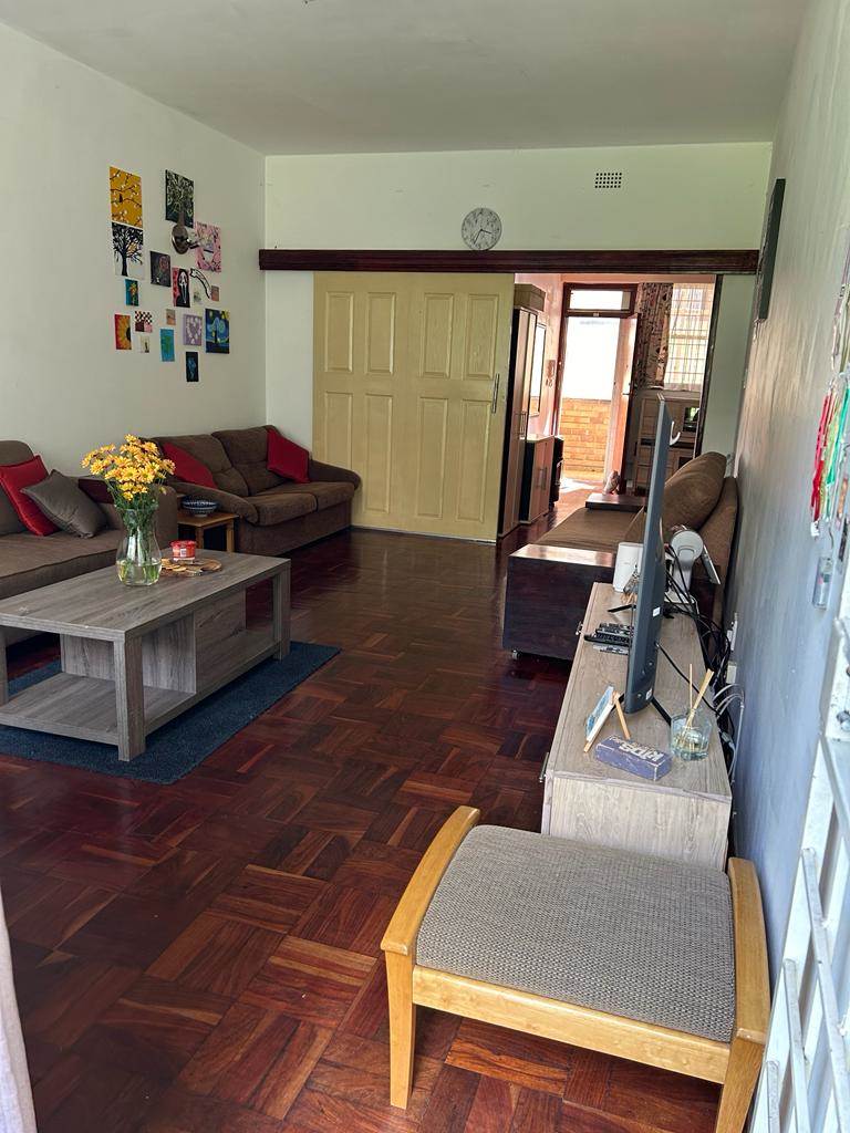 2 Bed Apartment in Parktown photo number 16