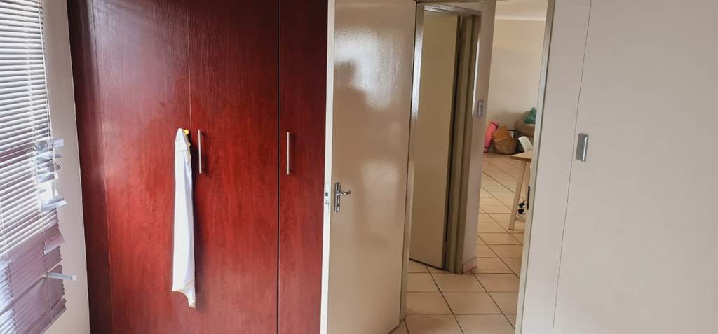 3 Bed Apartment in Waterval East photo number 15