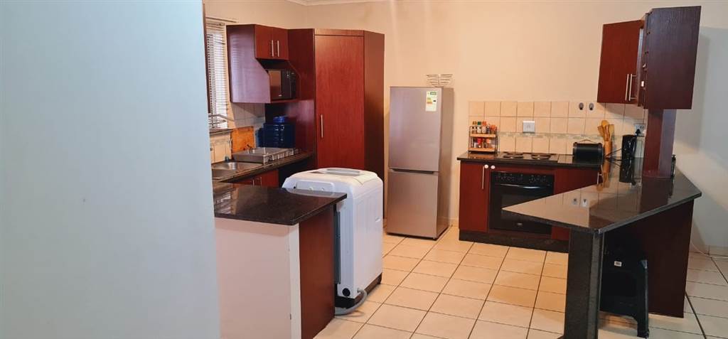 3 Bed Apartment in Waterval East photo number 17