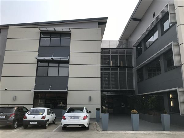 128  m² Commercial space