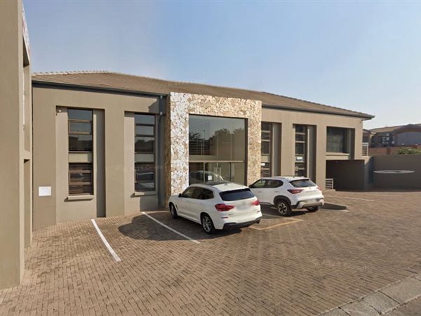 104  m² Commercial space