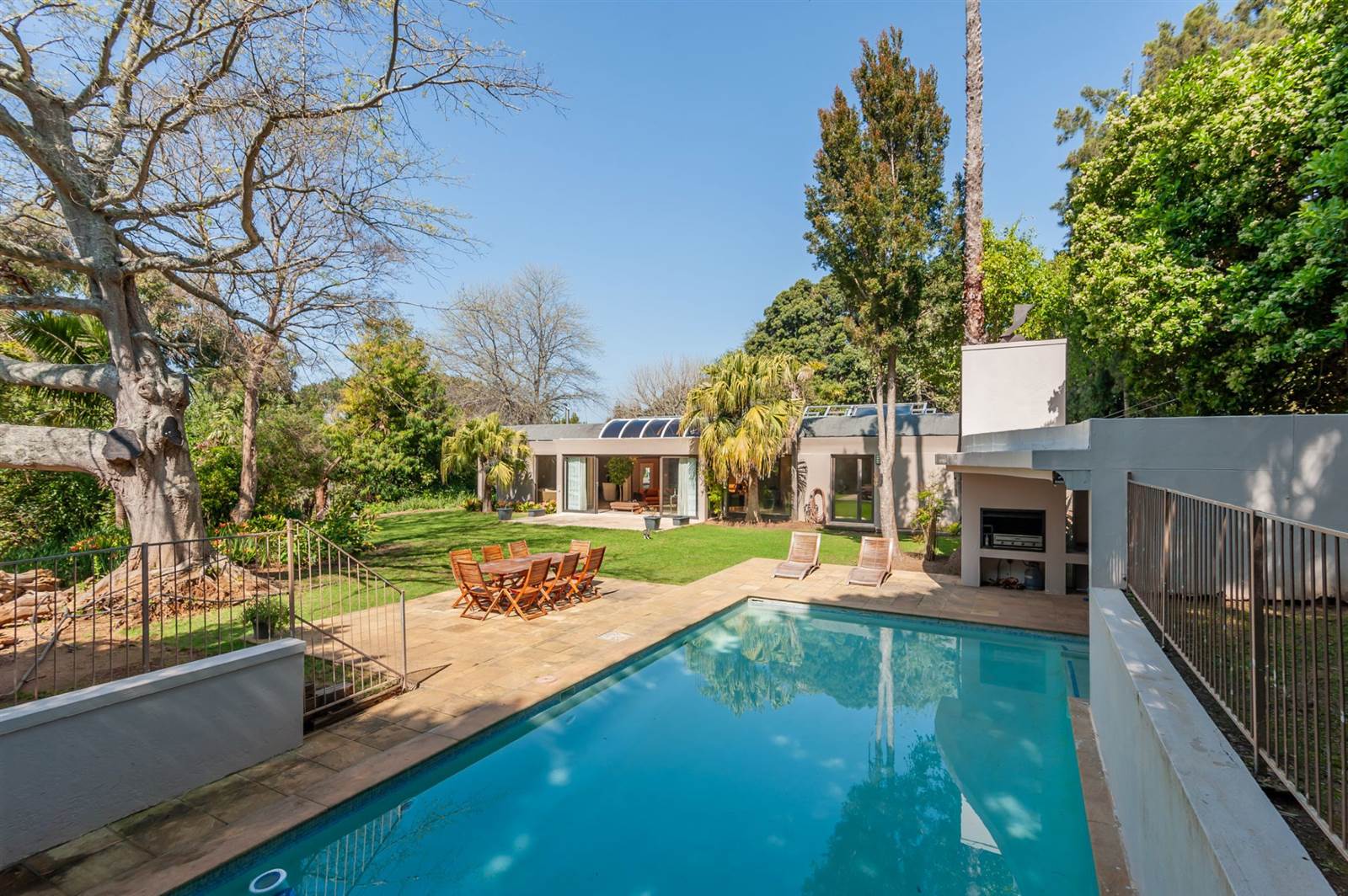 4 Bed House in Constantia Upper  photo number 5