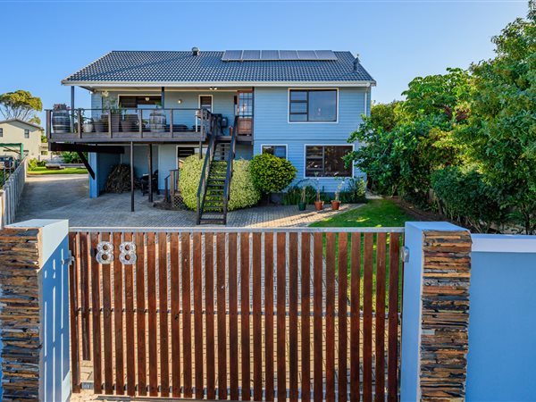 4 Bedroom House 4 Bedroom House