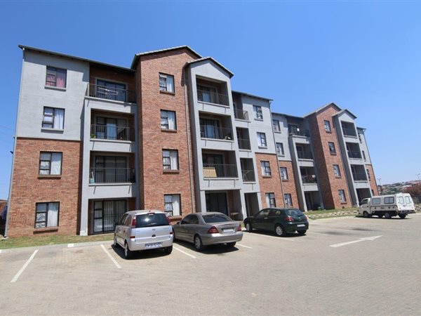 2 Bed Apartment in Cosmo City