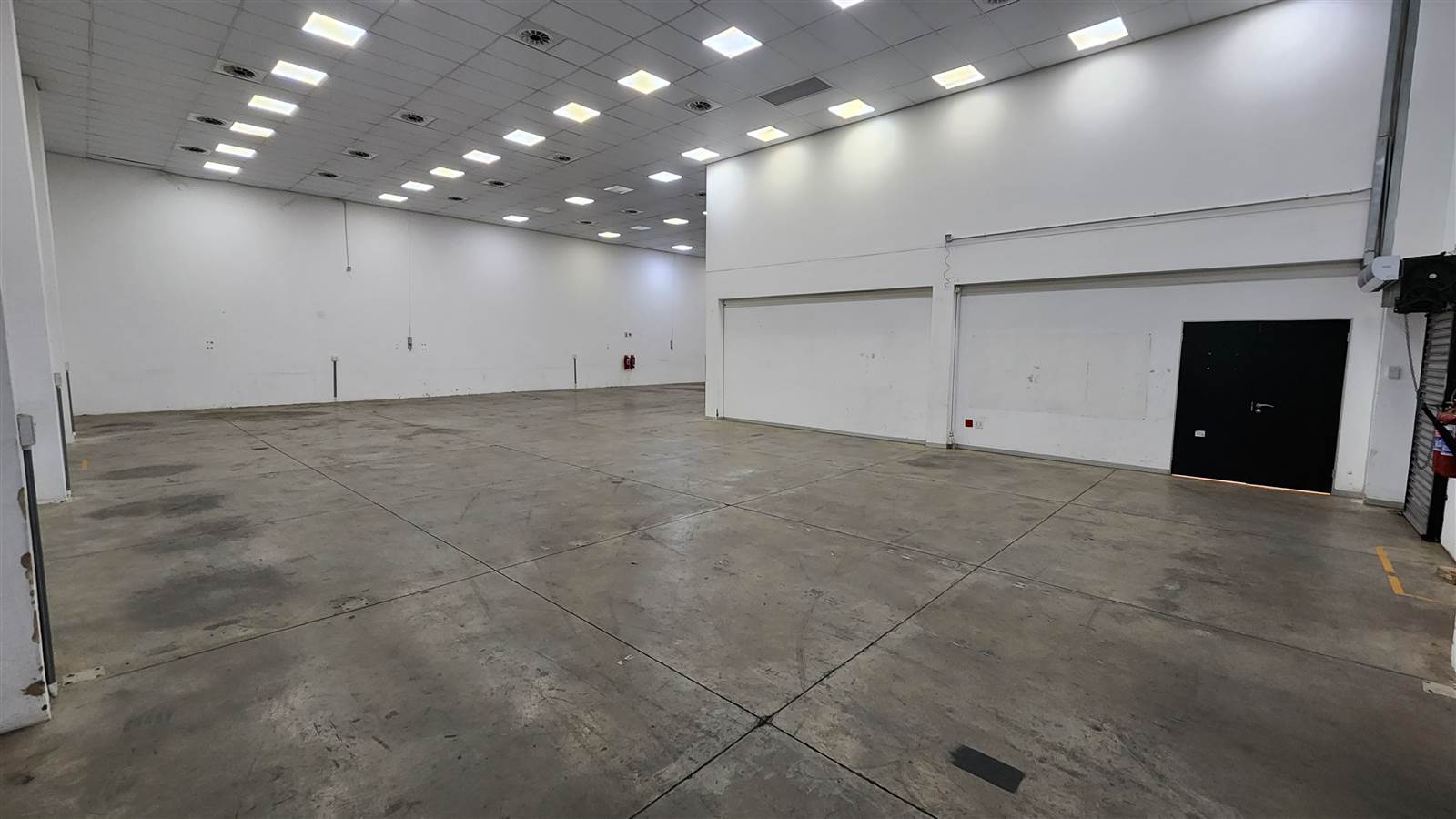 883  m² Industrial space in North Riding photo number 4