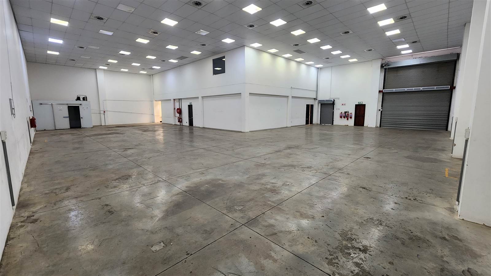 883  m² Industrial space in North Riding photo number 3