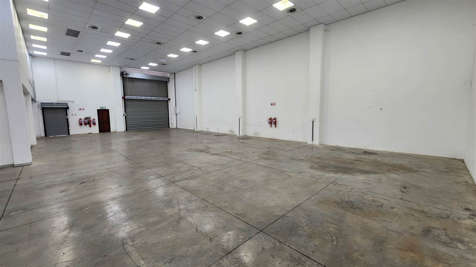 883  m² Industrial space in North Riding photo number 8