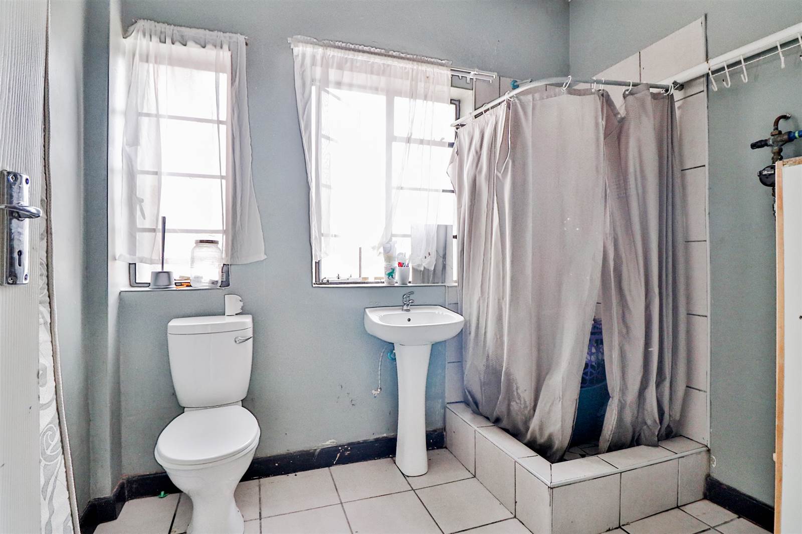 44 Bed House in Port Elizabeth Central photo number 11