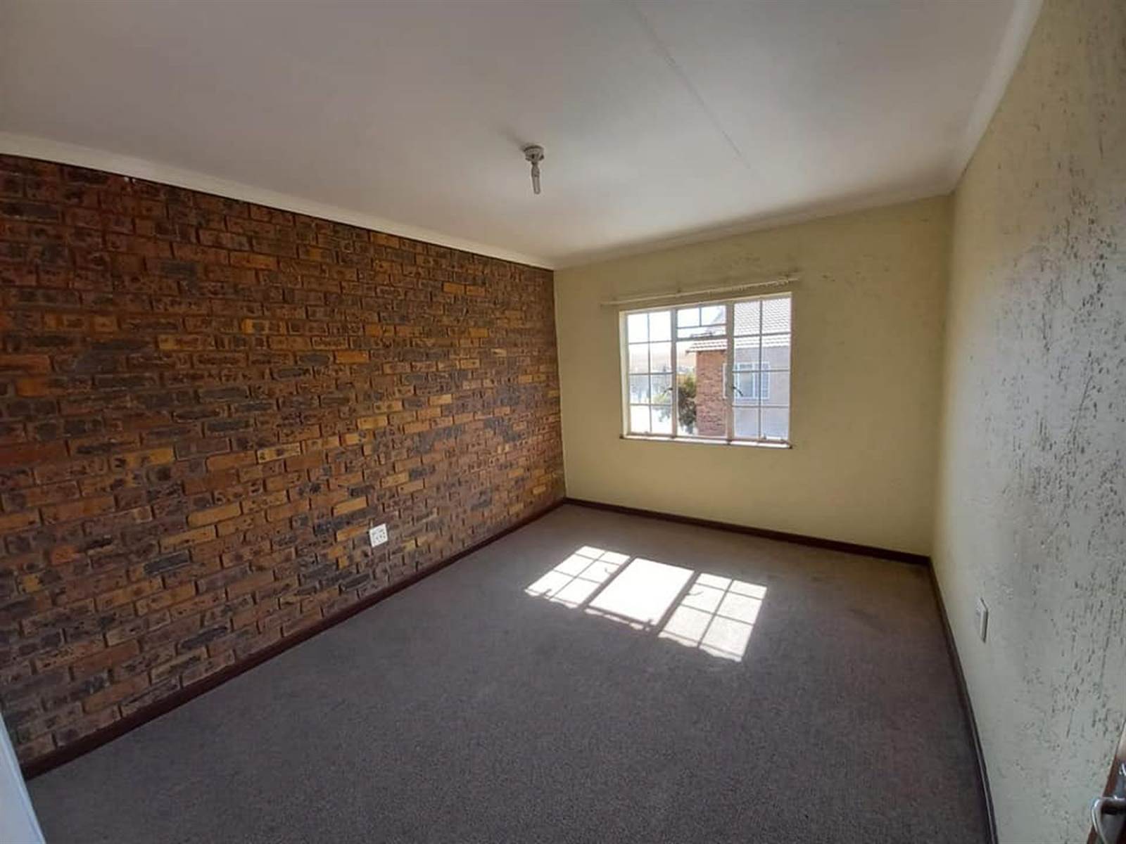 3 Bed Flat in Secunda photo number 7