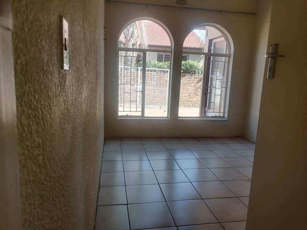 3 Bed Cluster in Kempton Park Central photo number 9